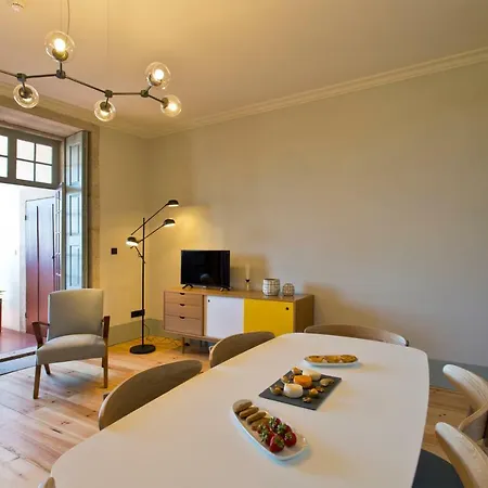 Apartment Trait House