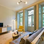 Апартаменты Trait House